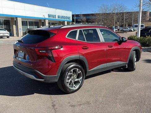 Certified 2025 Chevrolet Trax LT w/ LT Convenience Package FWD image 6