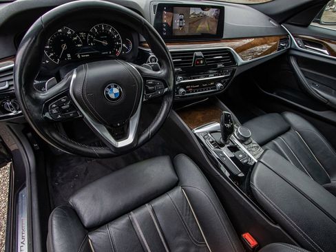 Used 2018 BMW 530i xDrive image 12