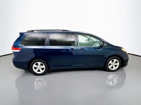 Used 2012 Toyota Sienna LE w/ Towing Pkg FWD image 8