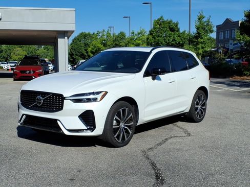 Certified 2024 Volvo XC60 B5 Plus w/ Protection Package Premier AWD/4WD image 7