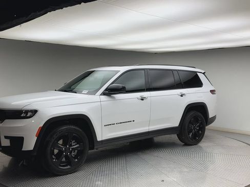 Used 2025 Jeep Grand Cherokee L Altitude AWD/4WD image 6
