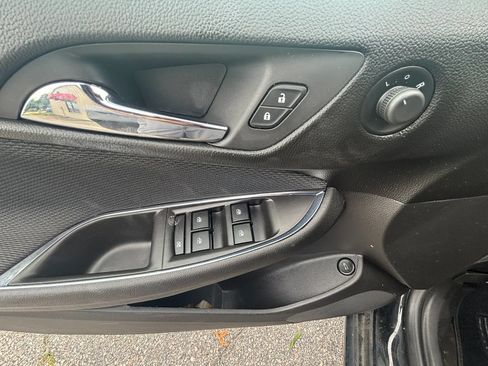 Used 2018 Chevrolet Cruze LT w/ Convenience Package FWD image 19