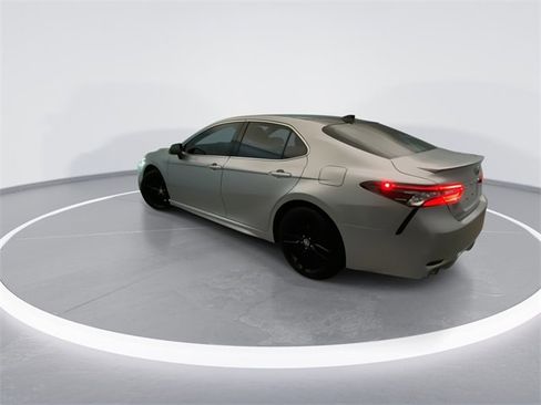 Used 2021 Toyota Camry XSE image 2