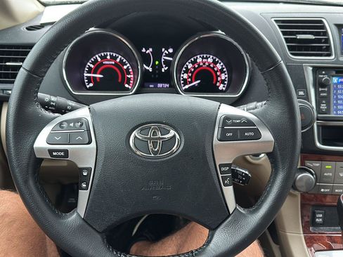 Used 2013 Toyota Highlander Limited AWD/4WD image 13