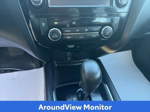 Used 2016 Nissan Rogue SV w/ SV Premium Package AWD/4WD image 19