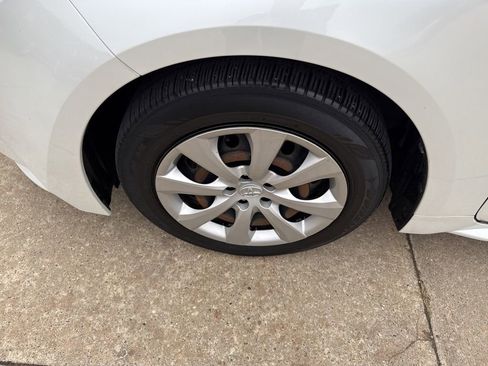 Used 2022 Toyota Corolla LE image 13