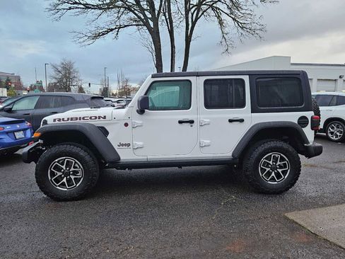 Used 2025 Jeep Wrangler Unlimited Rubicon w/ Technology Group image 5