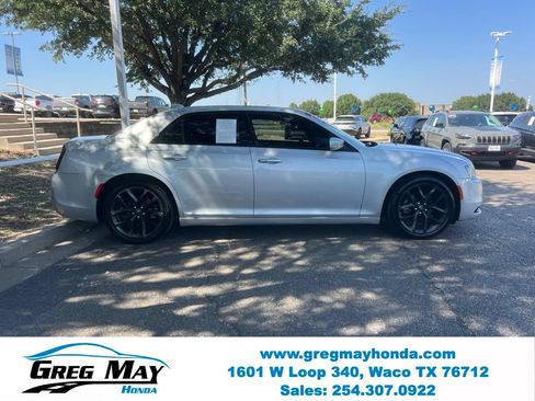 Used 2022 Chrysler 300 S RWD image 9