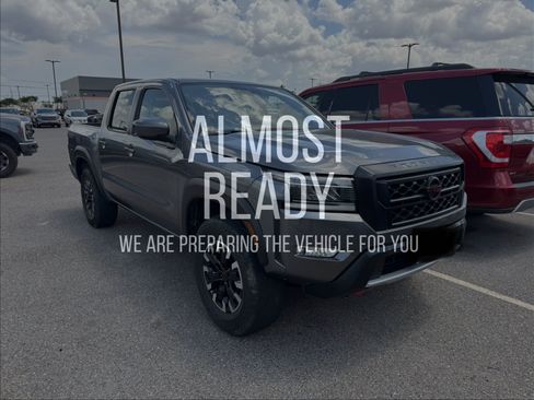 Used 2024 Nissan Frontier PRO-4X AWD/4WD image 5