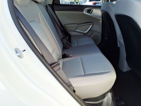 Used 2025 Kia Soul LX image 14