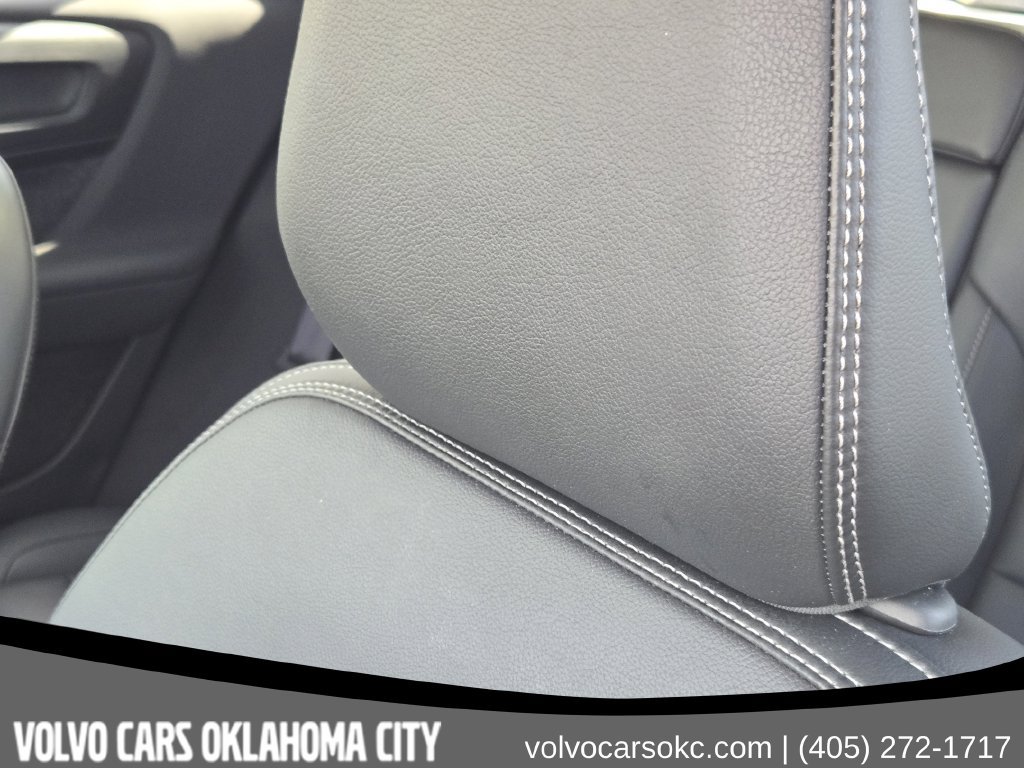 Certified 2025 Volvo XC40 B5 Core AWD/4WD image 16