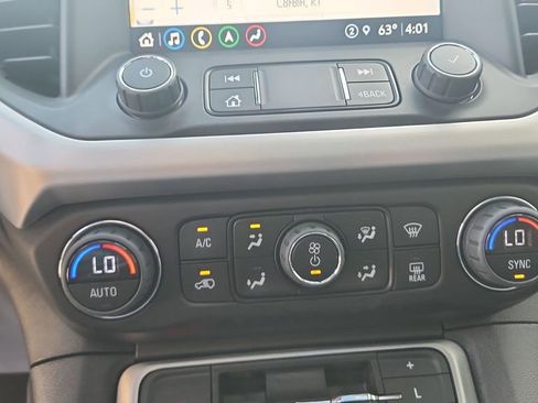 Used 2023 GMC Acadia SLT w/ Preferred Package image 23