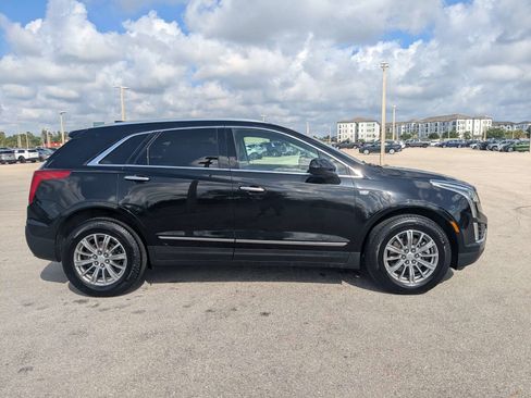 Used 2017 Cadillac XT5 Luxury w/ Driver Awareness Package AWD/4WD image 4
