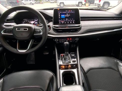 Used 2022 Jeep Compass Latitude w/ Sun and Sound Group AWD/4WD image 16