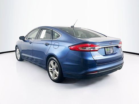Used 2018 Ford Fusion SE w/ Fusion SE Technology Package FWD image 5