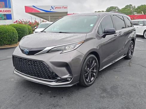 Used 2022 Toyota Sienna XSE FWD image 7