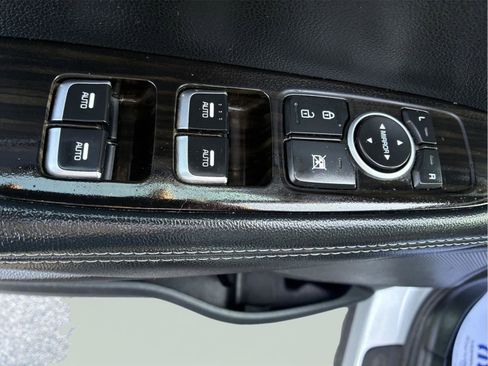 Used 2019 Kia Sorento AWD V6 image 17