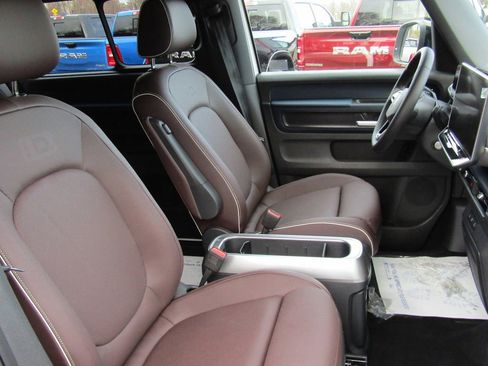 New 2025 Volkswagen ID. Buzz Pro S RWD image 36