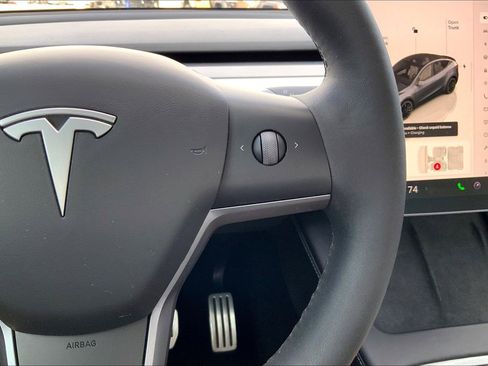 Used 2023 Tesla Model Y Performance image 23