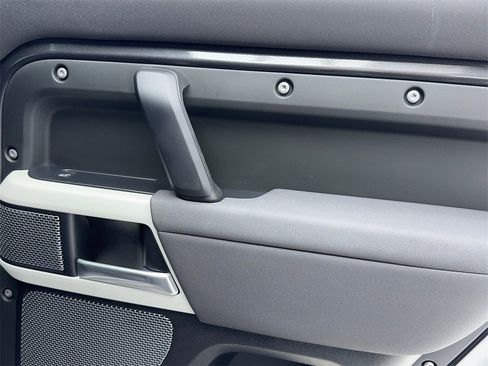 Used 2022 Land Rover Defender 110 SE image 54