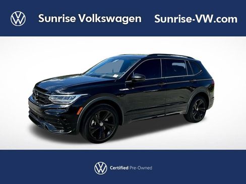 Certified 2024 Volkswagen Tiguan SE R-Line image 1