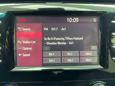 Used 2018 Toyota Camry SE image 25