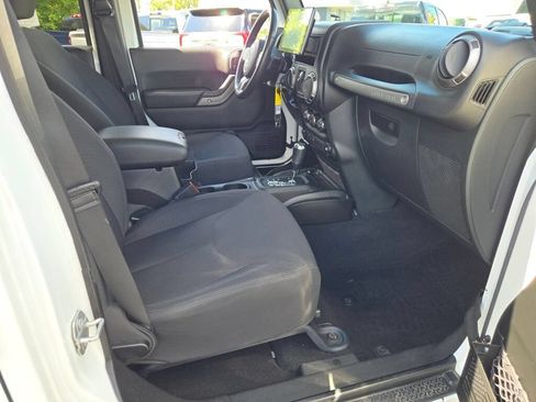 Used 2018 Jeep Wrangler Unlimited Sport S AWD/4WD image 13