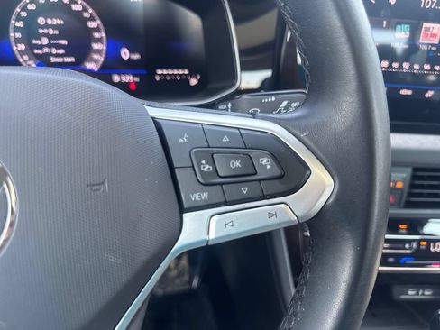 Used 2025 Volkswagen Jetta SE FWD image 28