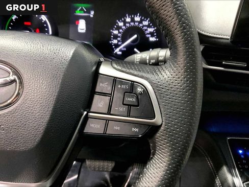 Used 2023 Toyota Sienna XSE image 24