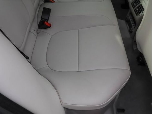 Used 2018 Jaguar XE Premium image 38