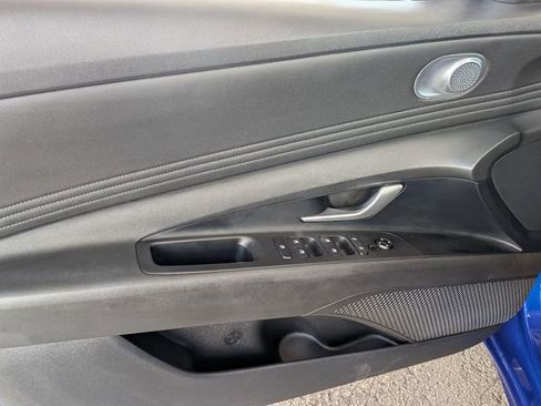 Used 2023 Hyundai Elantra SEL w/ Convenience Package image 8