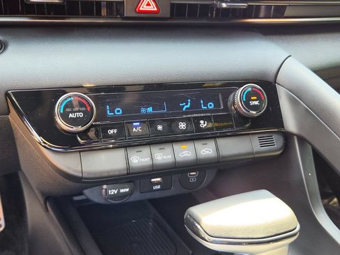 Used 2025 Hyundai Elantra Sport FWD image 20