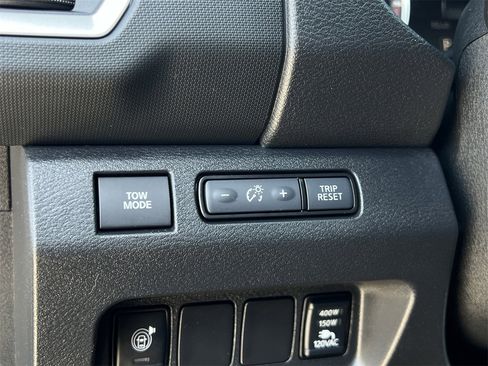 Certified 2023 Nissan Frontier SV w/ SV Premium Package image 17