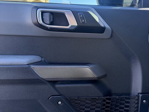 Used 2022 Ford Bronco Black Diamond image 18