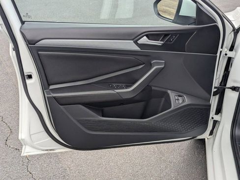 Used 2023 Volkswagen Jetta SE image 14