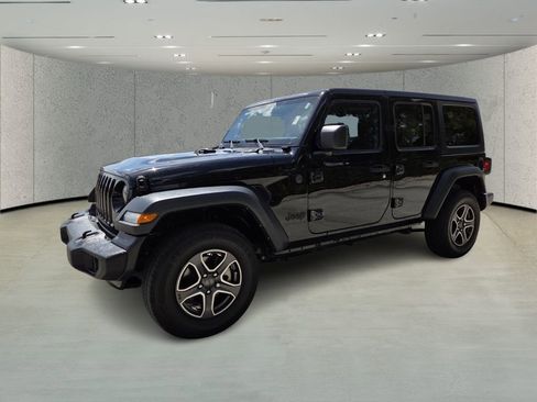 Used 2023 Jeep Wrangler Sport S image 7
