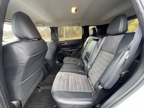 Used 2024 Mitsubishi Outlander SE image 22