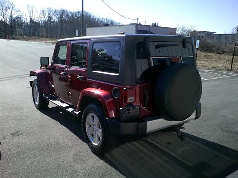 Used 2011 Jeep Wrangler Unlimited Sahara w/ Dual Top Group AWD/4WD image 5