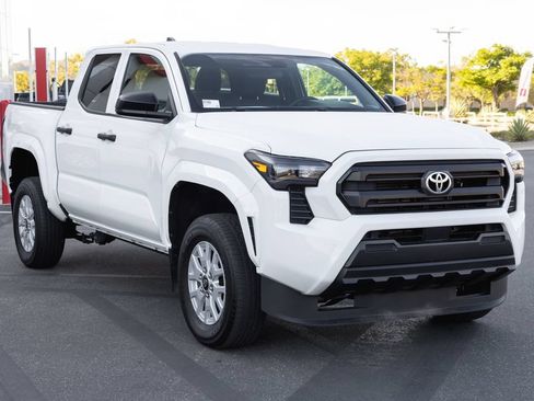 Certified 2024 Toyota Tacoma SR AWD/4WD image 3