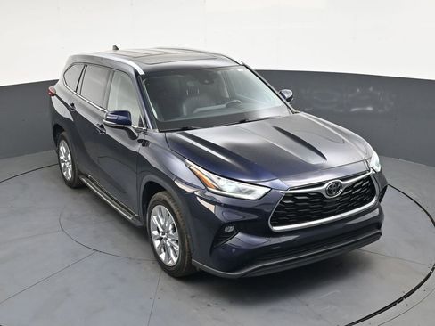 Used 2023 Toyota Highlander Limited FWD image 32