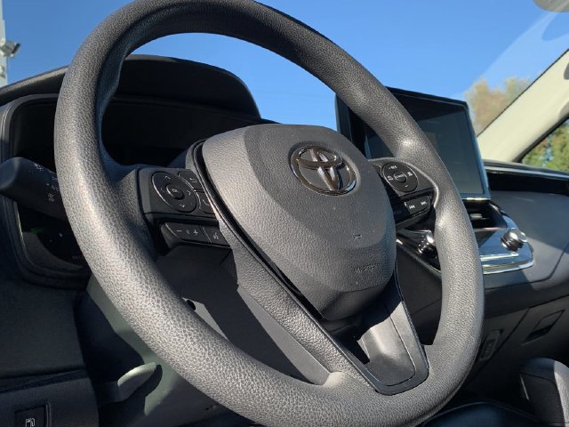 Used 2026 Toyota Corolla LE FWD image 19