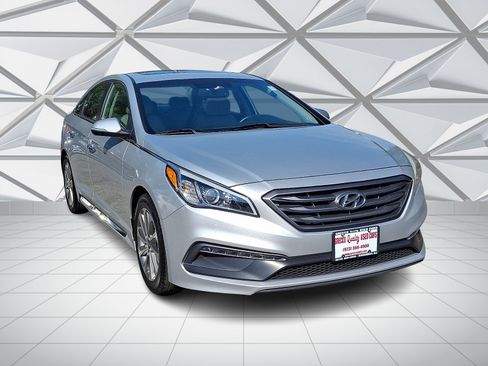 Used 2016 Hyundai Sonata Sport w/ Option Group 03 FWD image 2