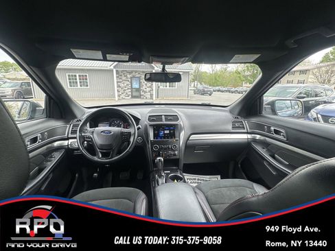 Used 2019 Ford Explorer XLT w/ Equipment Group 202A AWD/4WD image 10