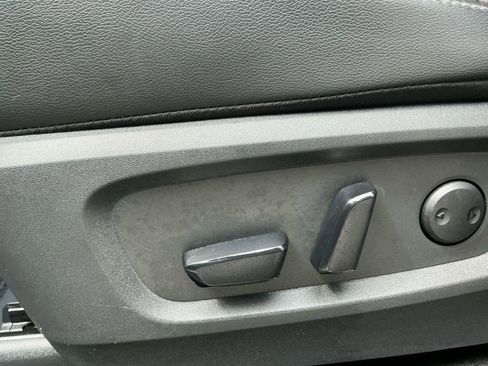 Used 2024 Nissan Pathfinder SL image 25