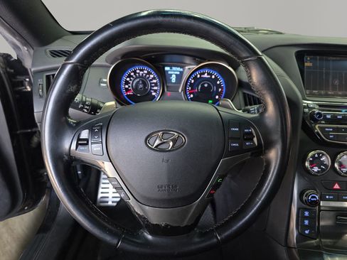 Used 2014 Hyundai Genesis 3.8 RWD image 12