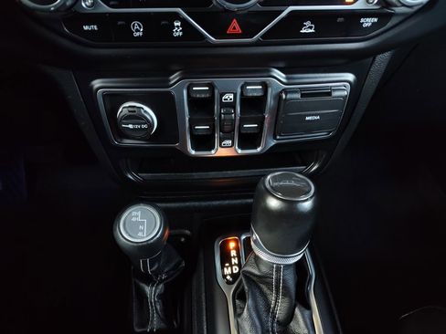 Used 2023 Jeep Gladiator Overland w/ Cold Weather Group image 9