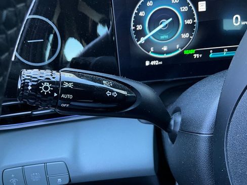 Used 2025 Hyundai Elantra Limited image 34