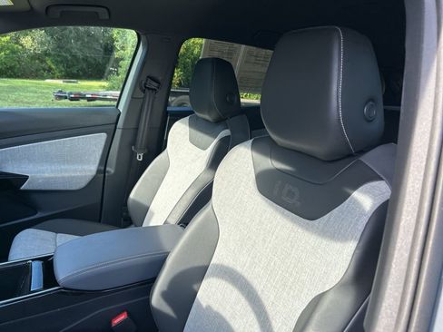 Certified 2025 Volkswagen ID.4 Pro image 14