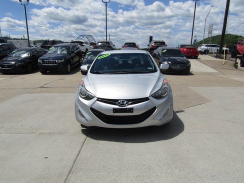 Used 2013 Hyundai Elantra FWD image 3