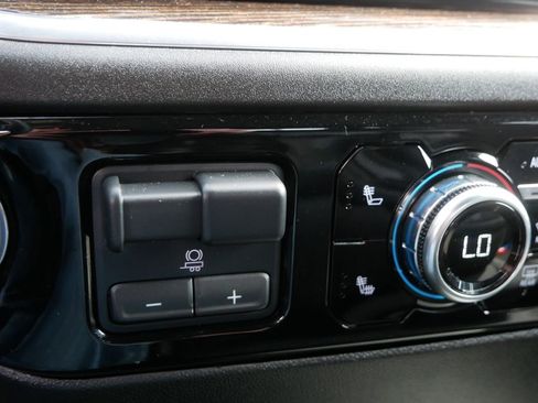 Used 2024 GMC Sierra 1500 SLE w/ Preferred Package image 24